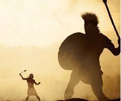 El pequeño David contra el gigante Goliat, el modelo que el Papa da a la prensa católica