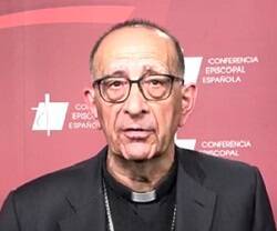 El cardenal Omella, mirando a cámara, ha leído el documento sobre abusos en la Iglesia