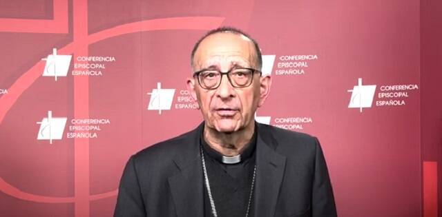 El cardenal Omella, mirando a cámara, ha leído el documento sobre abusos en la Iglesia