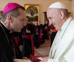 El obispo Frank Caggiano, de Bridgeport, EEUU, en su visita ad limina con el Papa Francisco