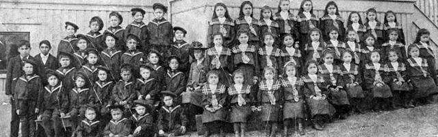 Alumnos de la Escuela Residencial India St Paul, en la ciudad de North Vancouver, en torno a 1905. 