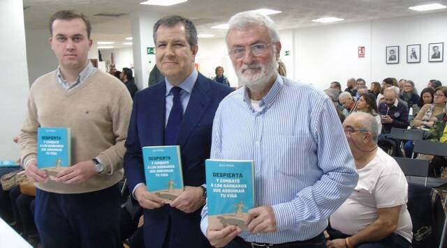 Se presentó en Madrid el libro de Álex Rosal  Despierta y Combate a los Bárbaros