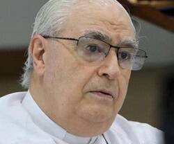 El cardenal Lacunza, de casi 80 años, ahora obispo emérito de David