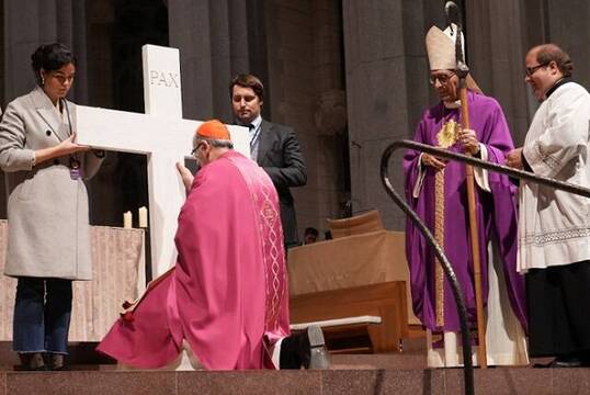 El cardenal Pizzaballa, de Tierra Santa, en la Sagrada Familia de Barcelona