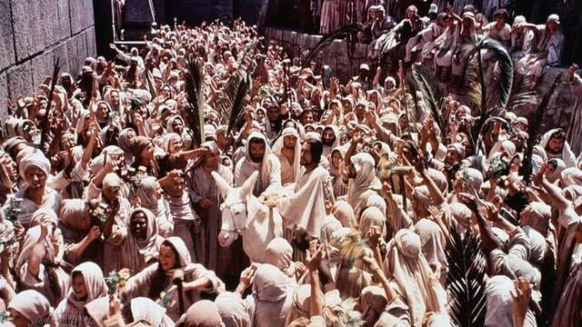 La entrada de Jesús en Jerusalén, conmemorada el Domingo de Ramos, en 'La historia más grande jamás contada' (1966), de George Stevens, con Max von Sydow como Jesucristo.