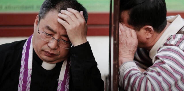 Nueva ley de seguridad nacional en Hong Kong: 14 años de pena por no violar el secreto de confesión