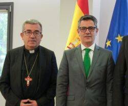El presidente de la Conferencia Episcopal Española, Mons. Luis Argüello, Félix Bolaños y Francisco César García Magán.