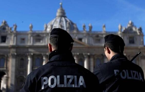 La policía italiana en las últimas semanas encuentra gente que intenta entrar con armas en el Vaticano