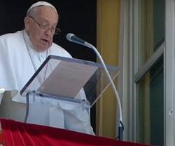 Ángelus del Papa en la Ascensión, anima al intercambio de prisioneros en Ucrania