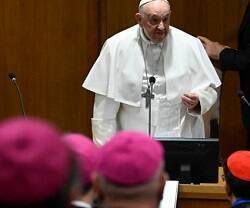 El Papa en su reunión en mayo de 2024 con los obispos italianos