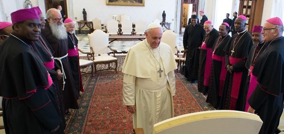 El Papa Francisco con los obispos de Eritrea en 2015