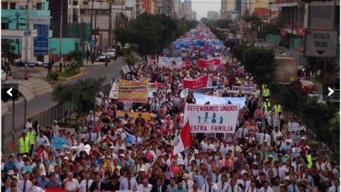 Manifestación por la familia en Lima el pasado 3 de mayo