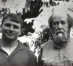 Pearce, con Solzhenitsyn en 1998.