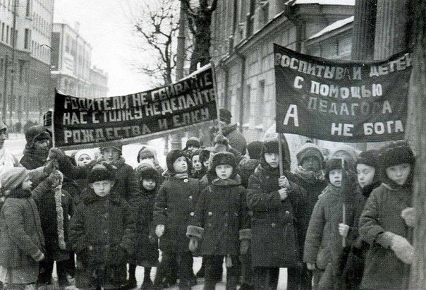 Manifestación anti-abetos y anti-navidad de 1928