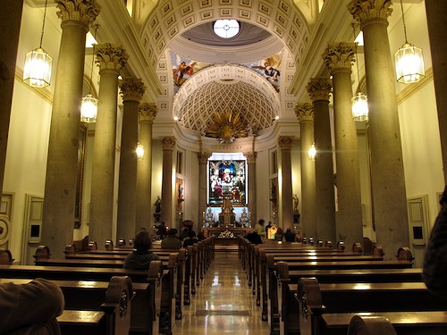 Interior del templo del Caballero de Gracia.